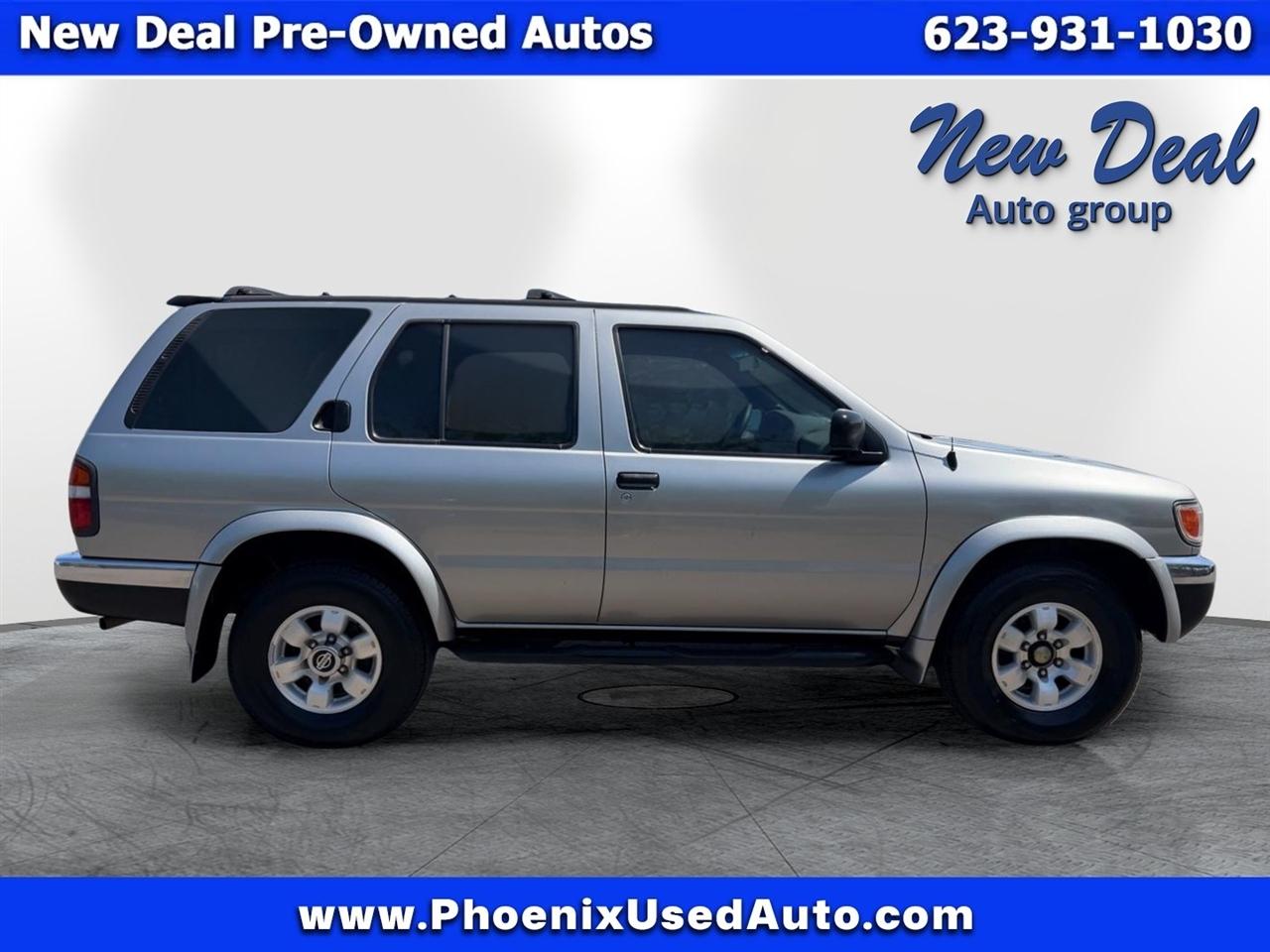 Nissan Pathfinder XE 2WD 1999