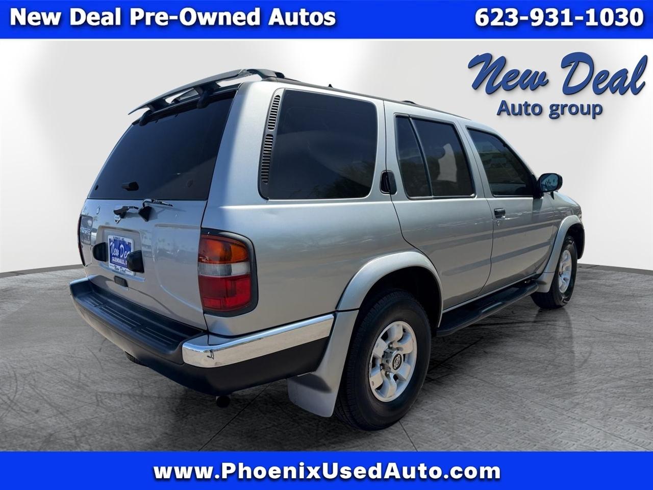 Nissan Pathfinder XE 2WD 1999