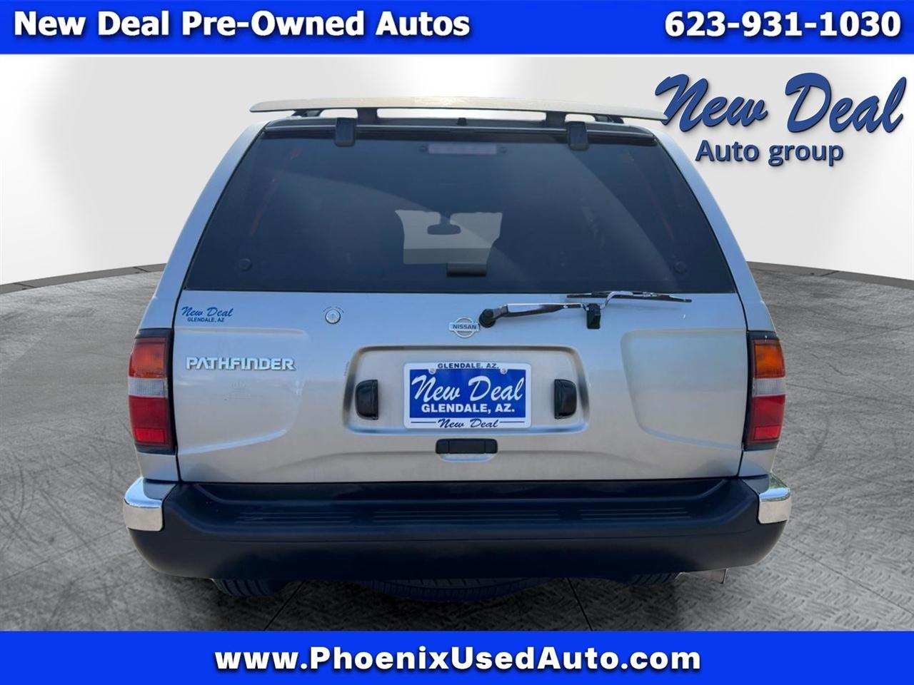 Nissan Pathfinder XE 2WD 1999