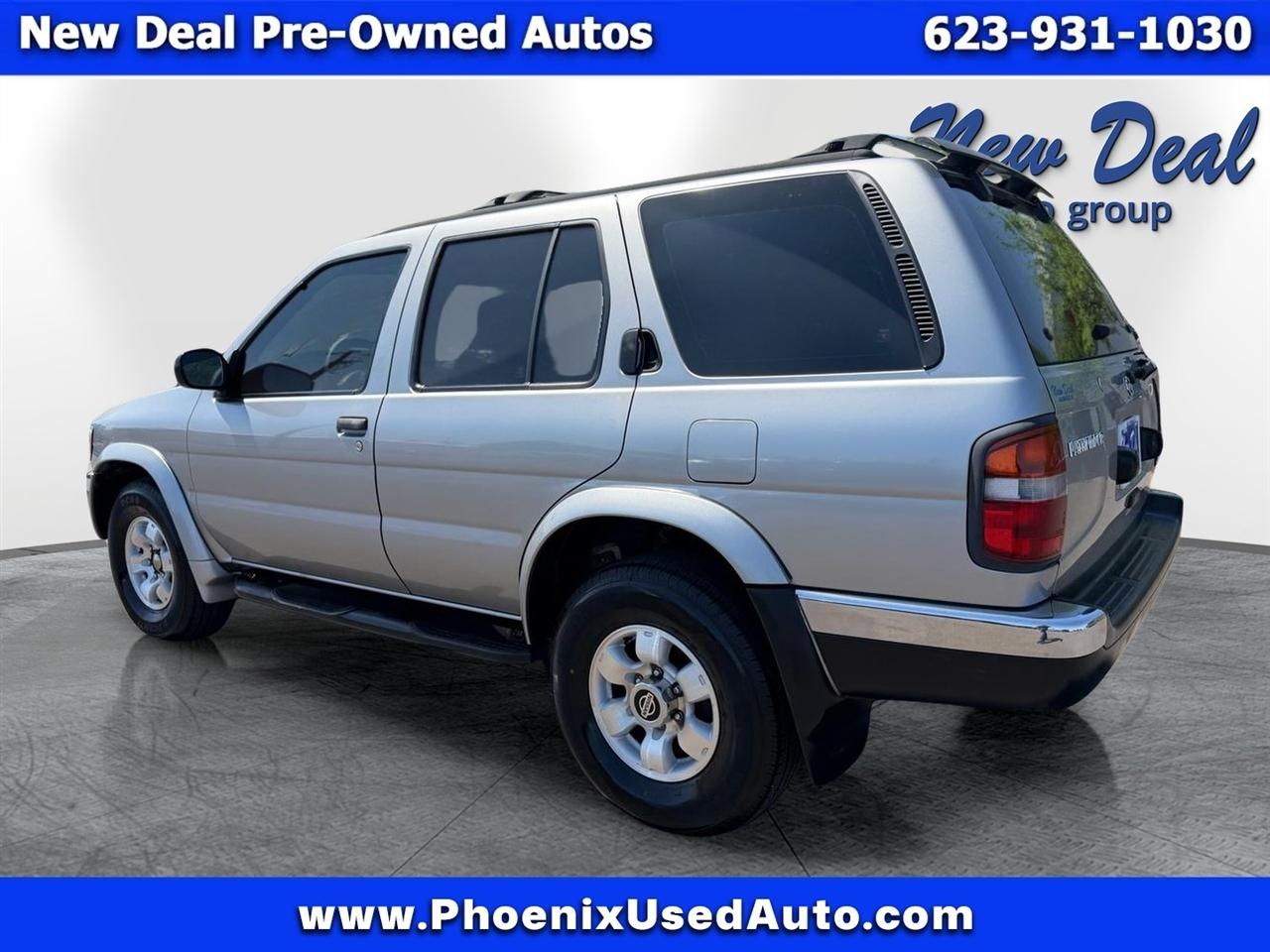 Nissan Pathfinder XE 2WD 1999