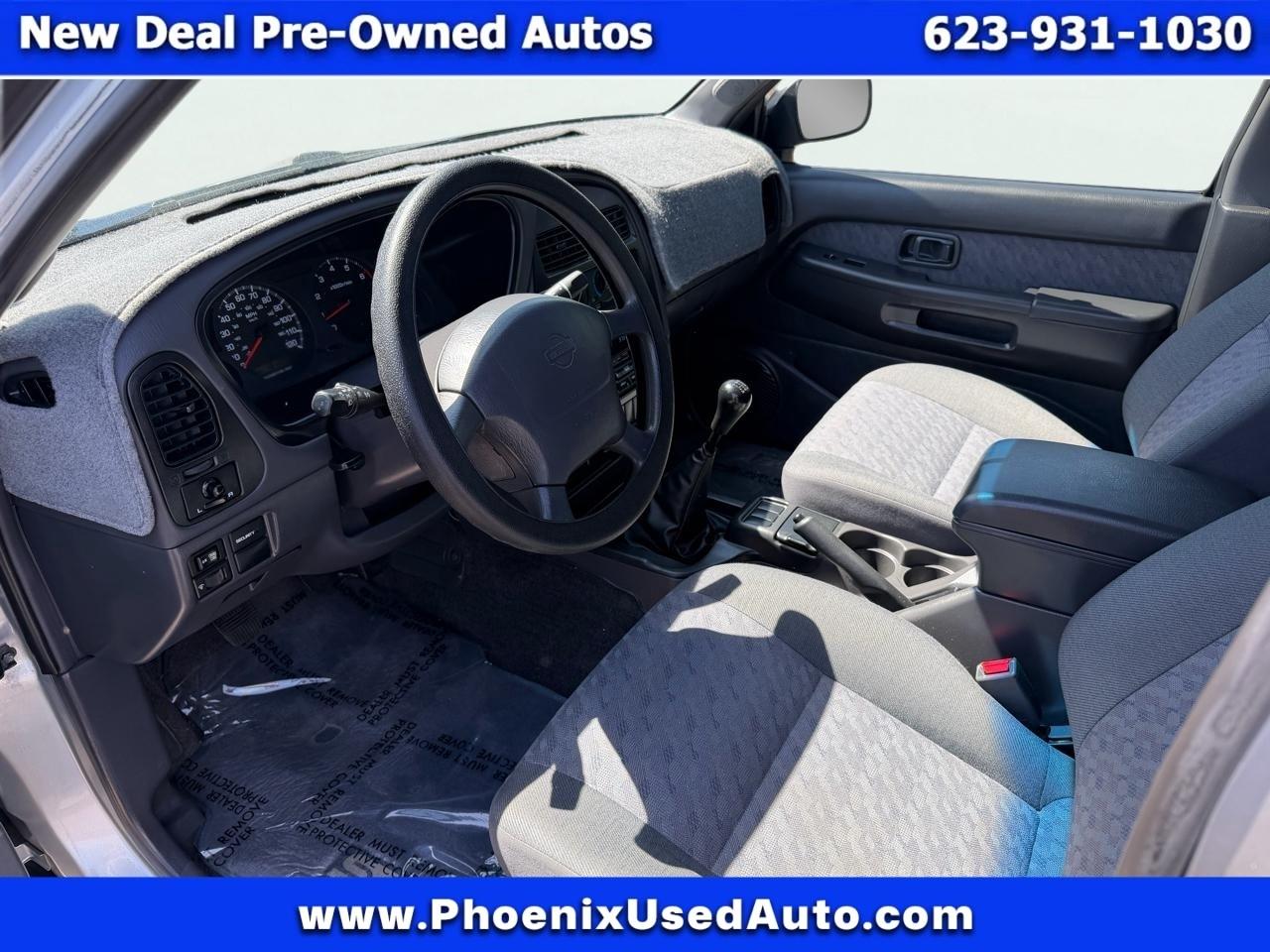 Nissan Pathfinder XE 2WD 1999