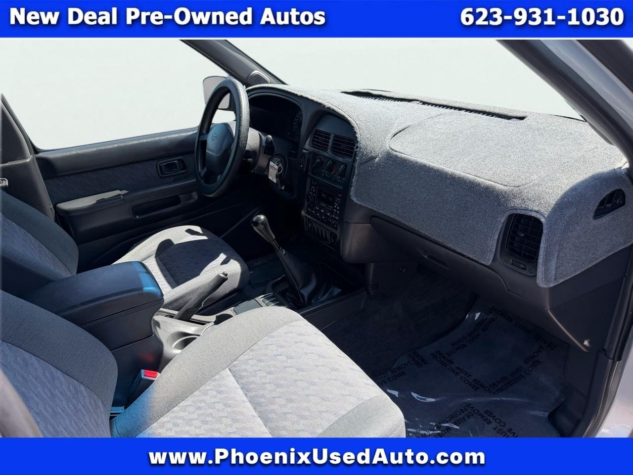 Nissan Pathfinder XE 2WD 1999