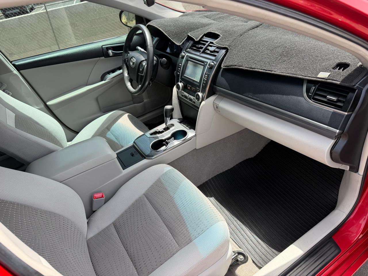 Toyota Camry Hybrid XLE 2014