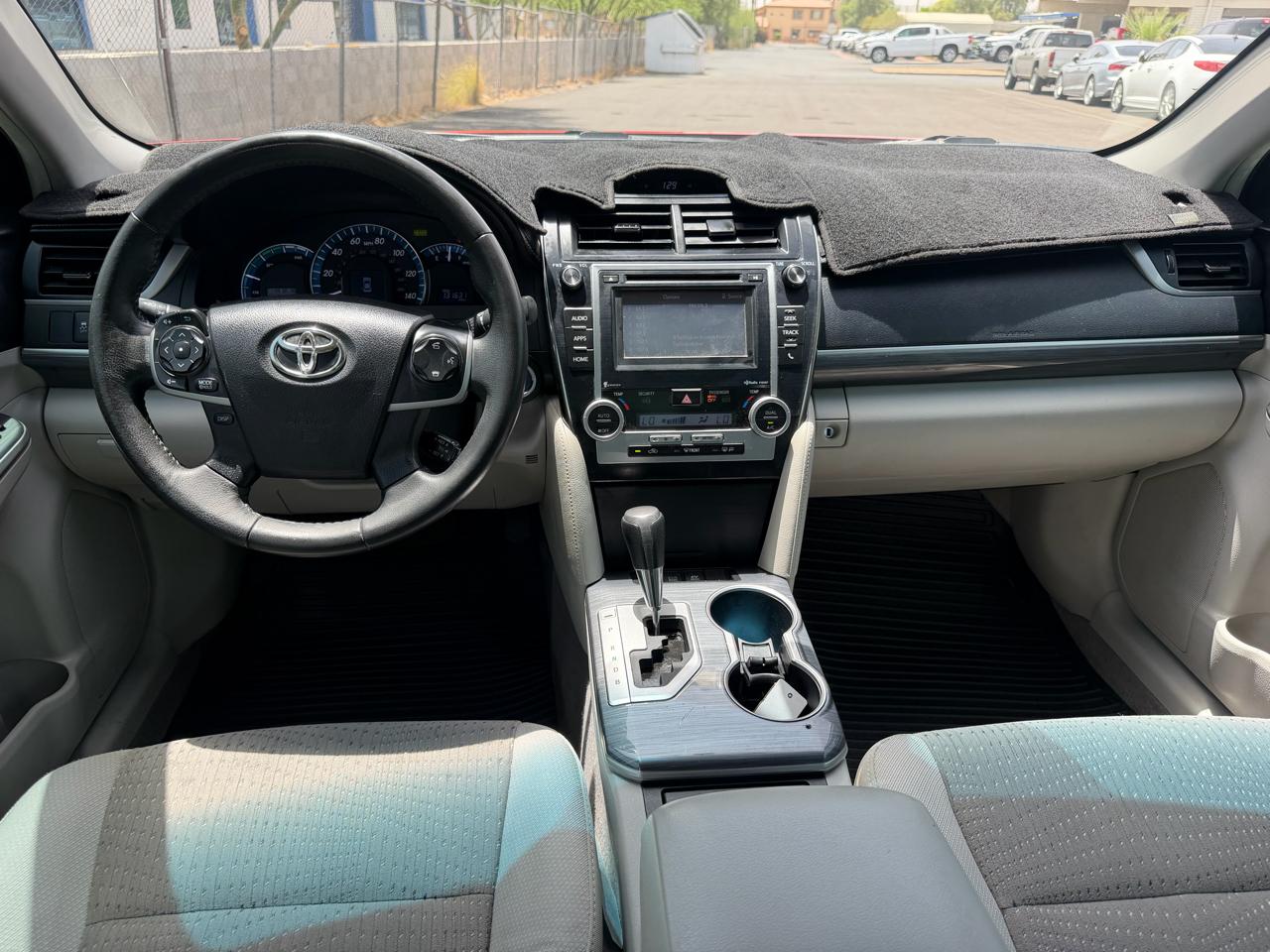 Toyota Camry Hybrid XLE 2014
