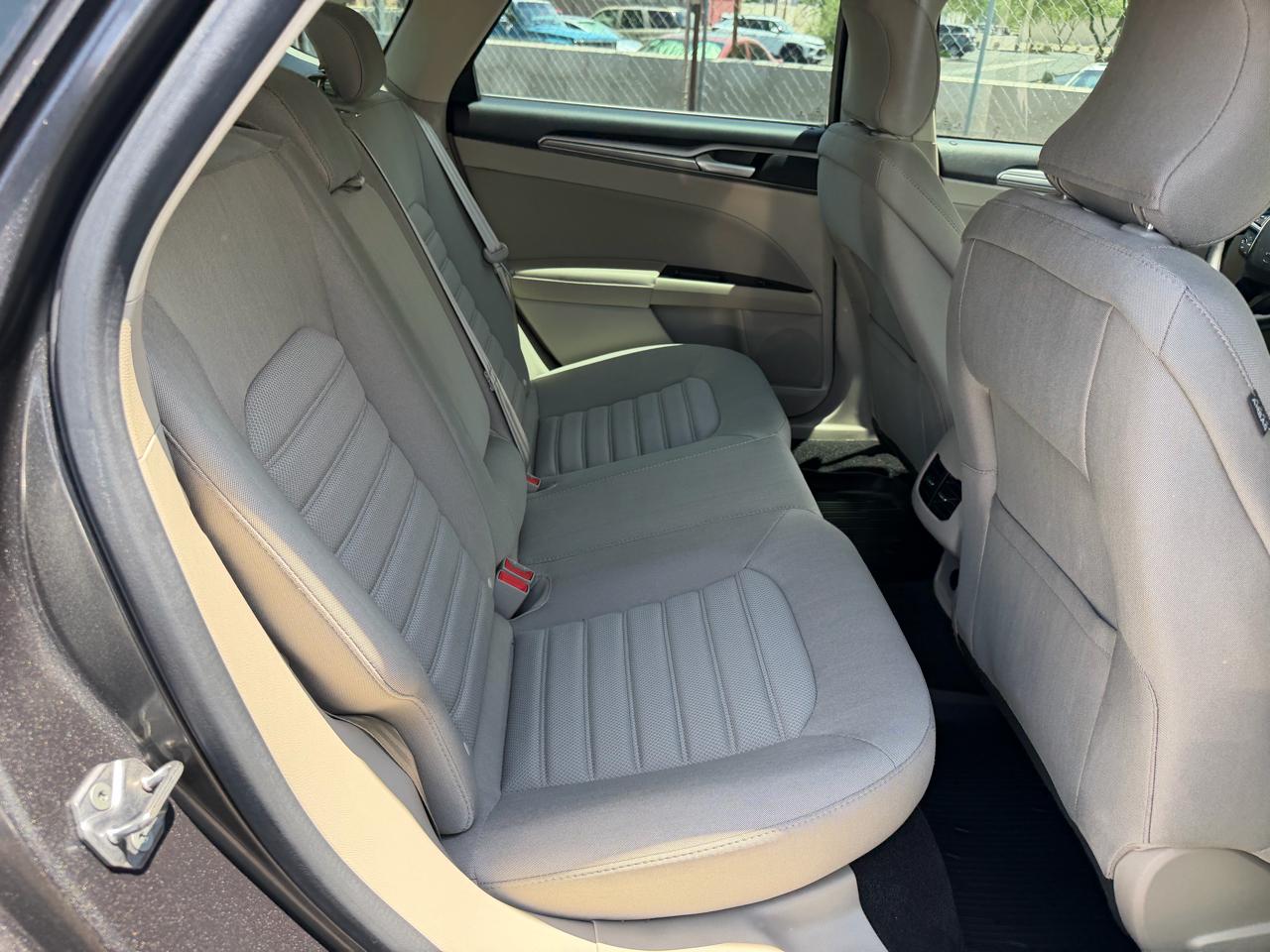 Ford Fusion SE 2017