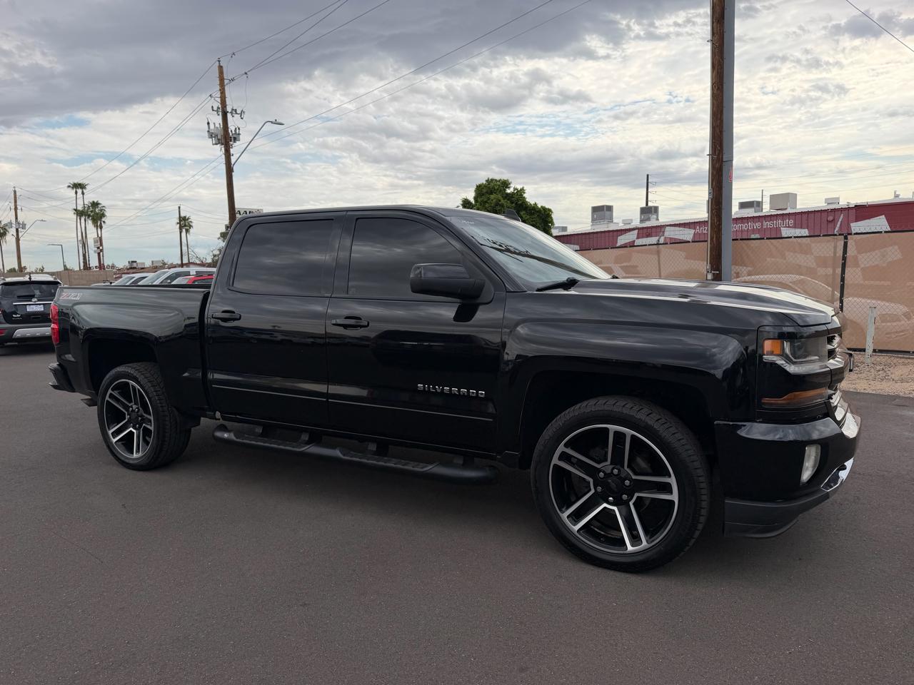 Chevrolet Silverado 1500 4WD Crew Cab 147" LT w/1LT 2017