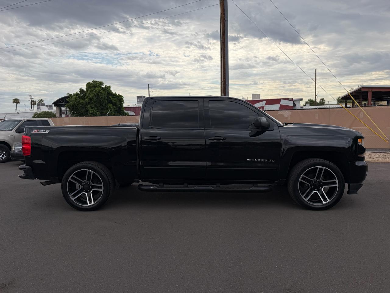 Chevrolet Silverado 1500 4WD Crew Cab 147" LT w/1LT 2017