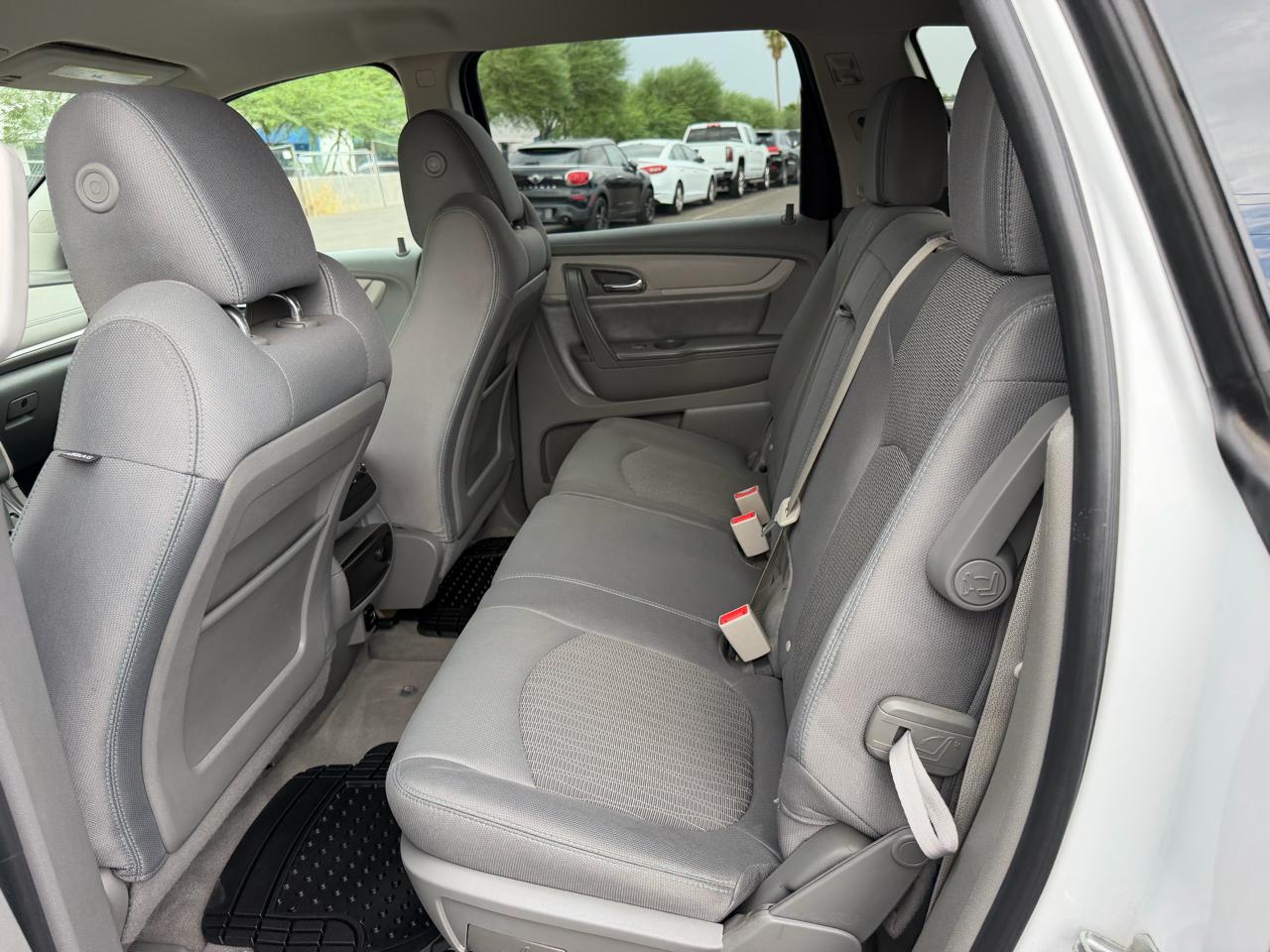 Chevrolet Traverse LS FWD w/PDC 2017