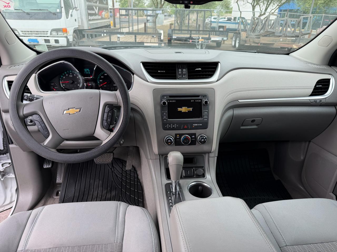 Chevrolet Traverse LS FWD w/PDC 2017