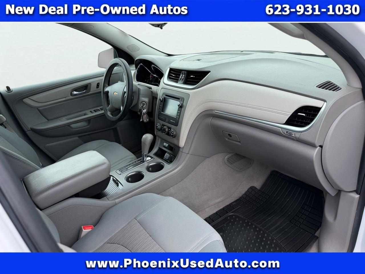 Chevrolet Traverse LS FWD w/PDC 2017