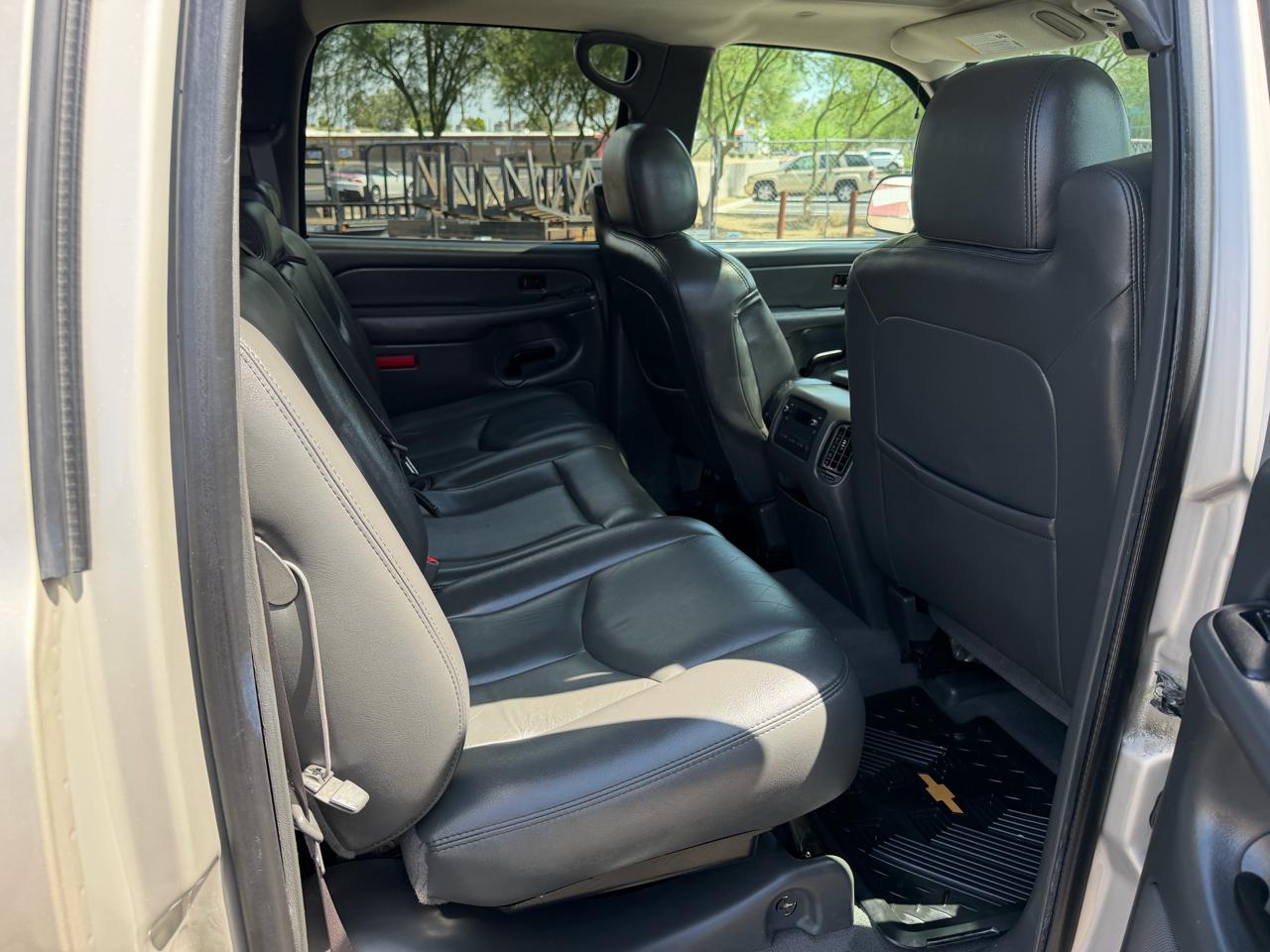 Chevrolet Avalanche 1500 2WD 2004