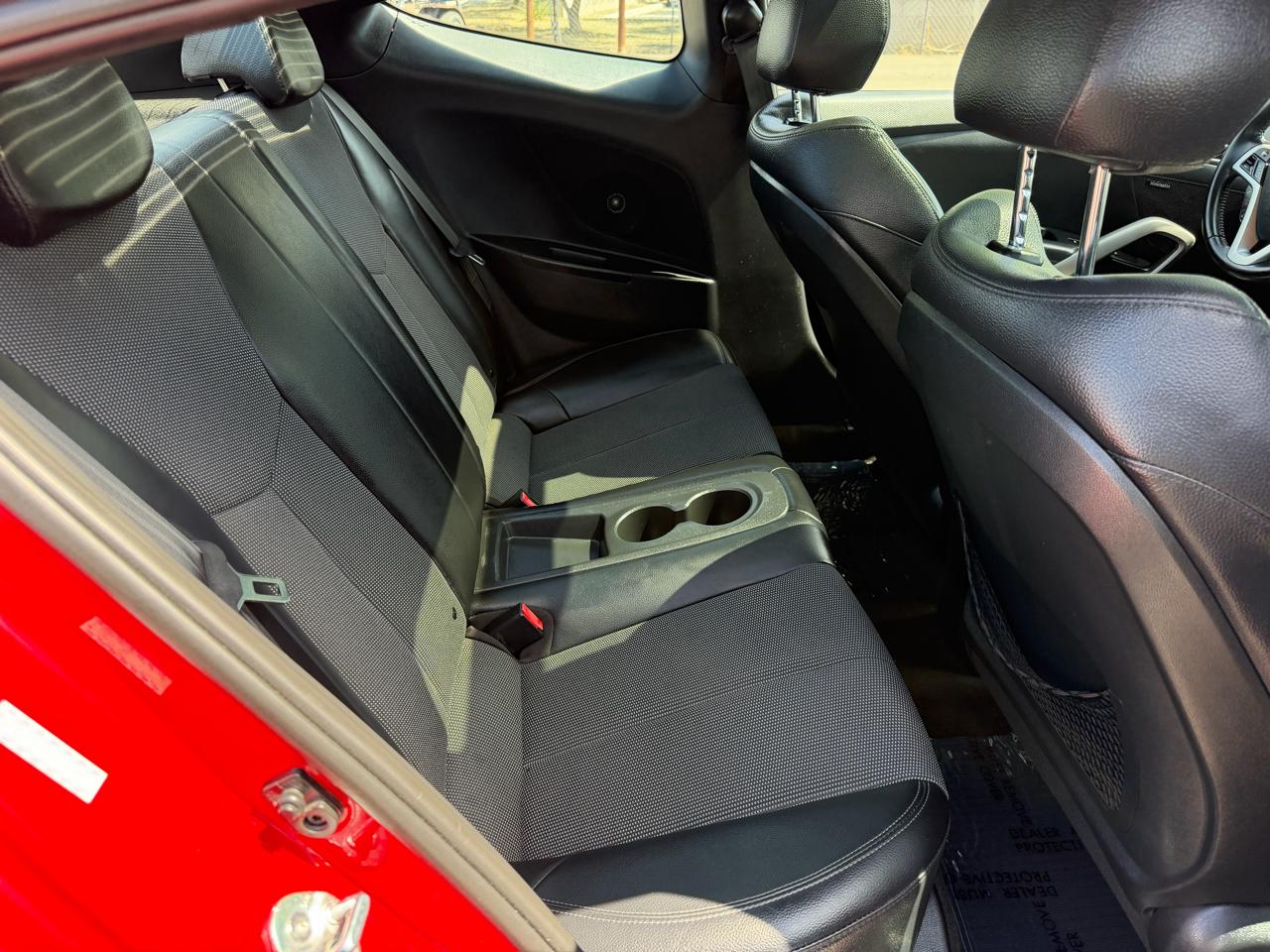 Hyundai Veloster Base 6MT 2016