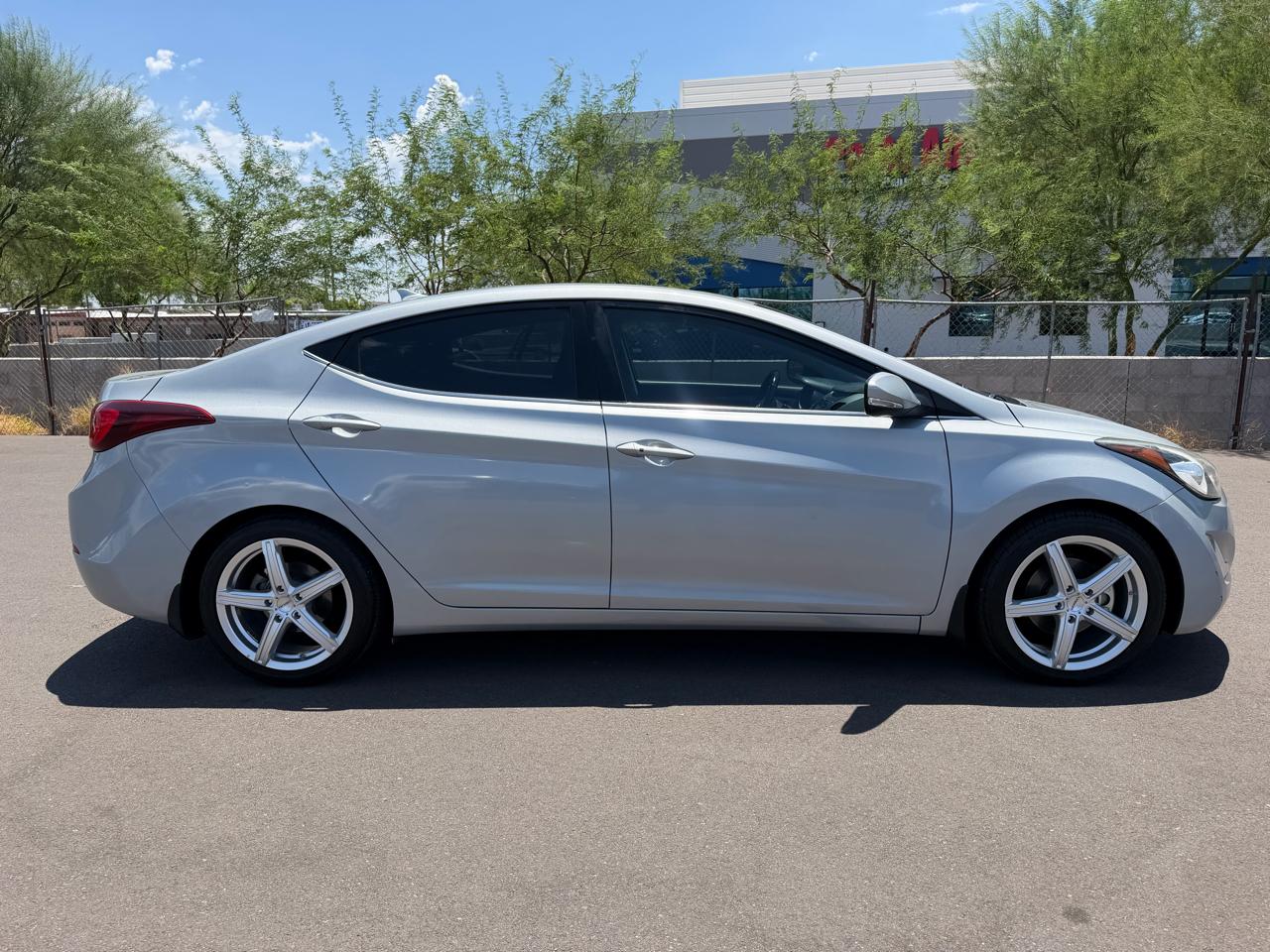 Hyundai Elantra SE 6AT 2015