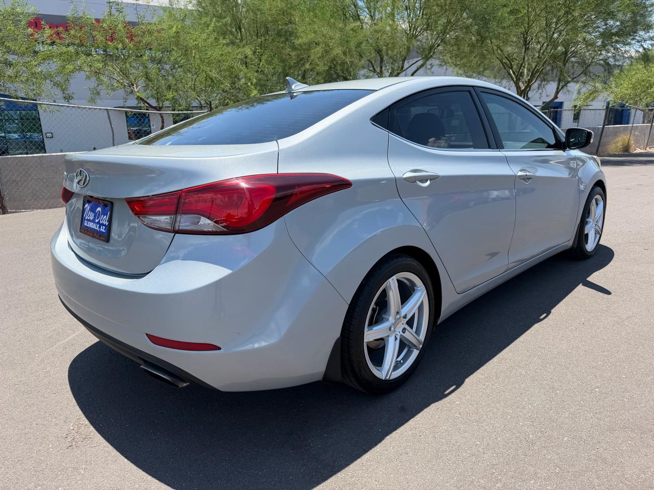Hyundai Elantra SE 6AT 2015
