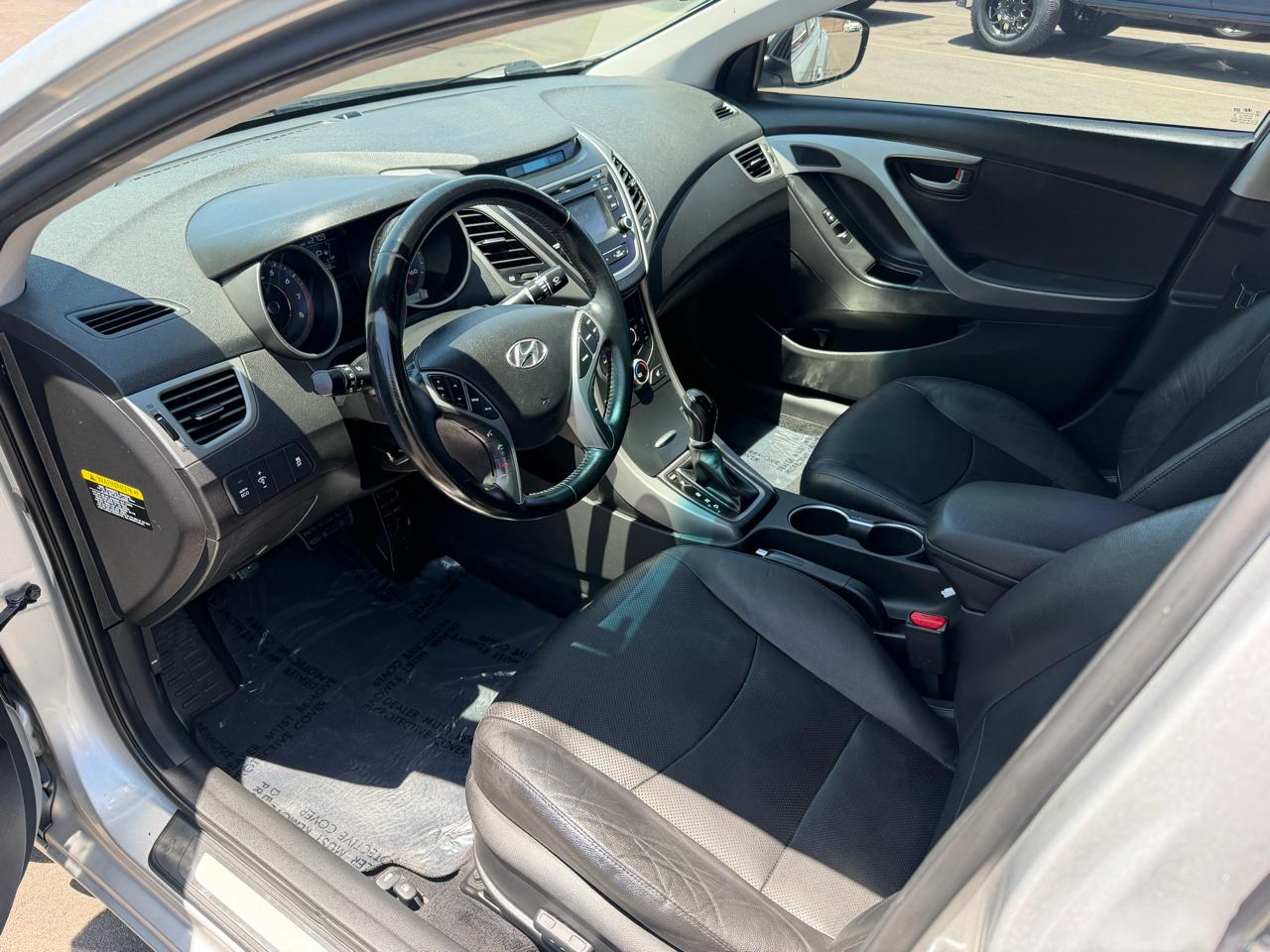 Hyundai Elantra SE 6AT 2015