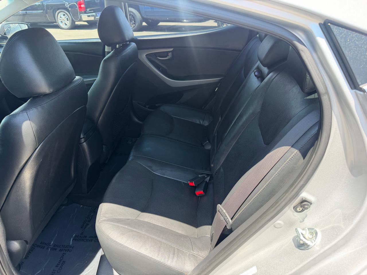 Hyundai Elantra SE 6AT 2015