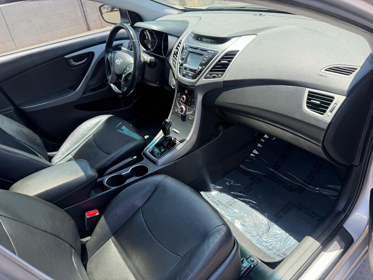 Hyundai Elantra SE 6AT 2015