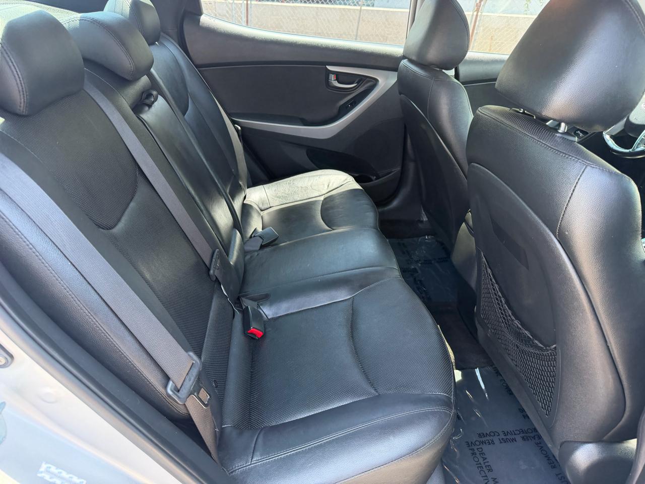 Hyundai Elantra SE 6AT 2015