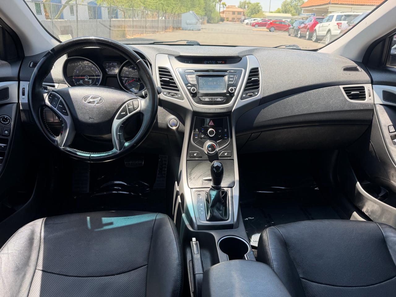 Hyundai Elantra SE 6AT 2015
