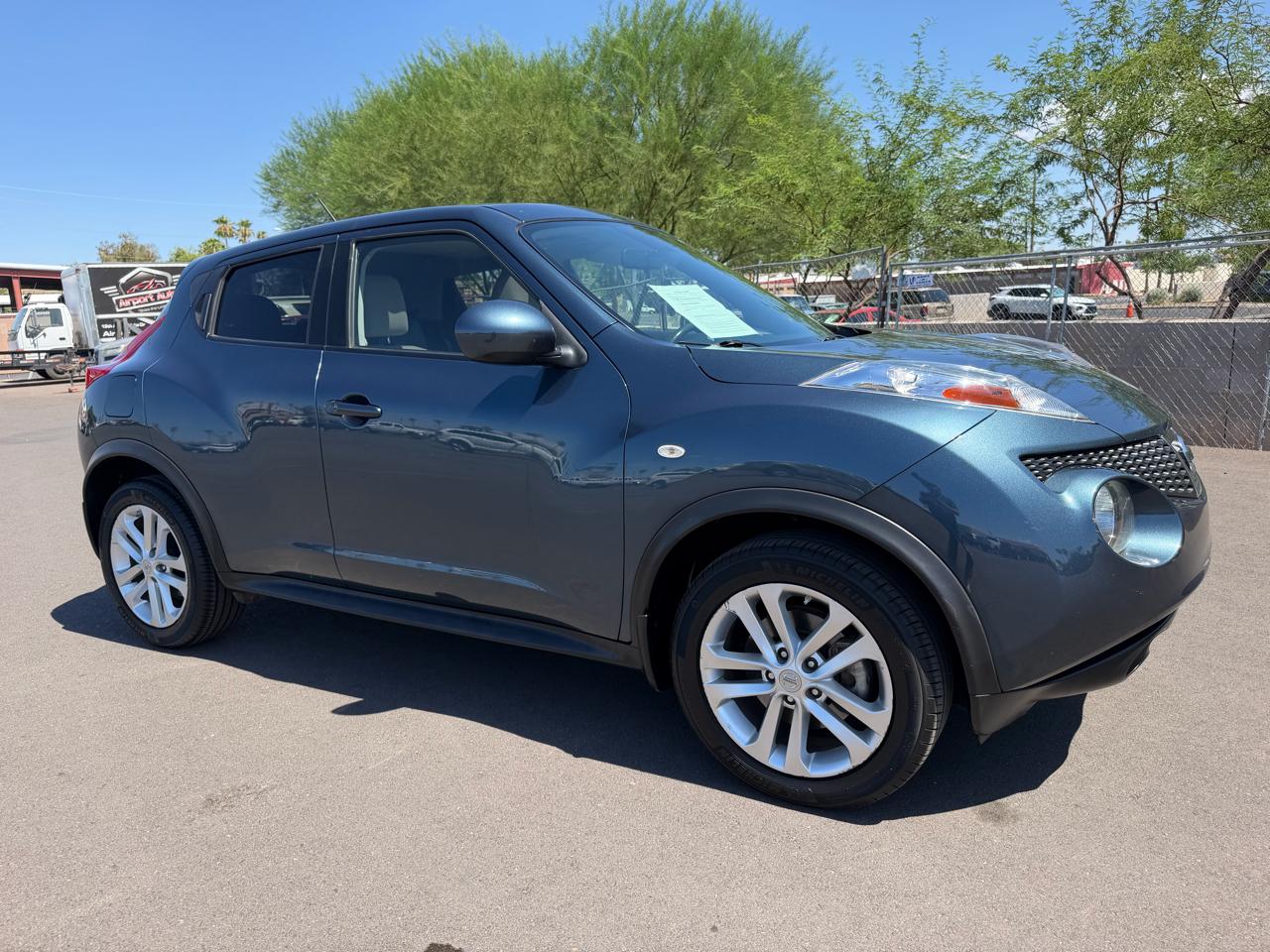 Nissan Juke S FWD 2012