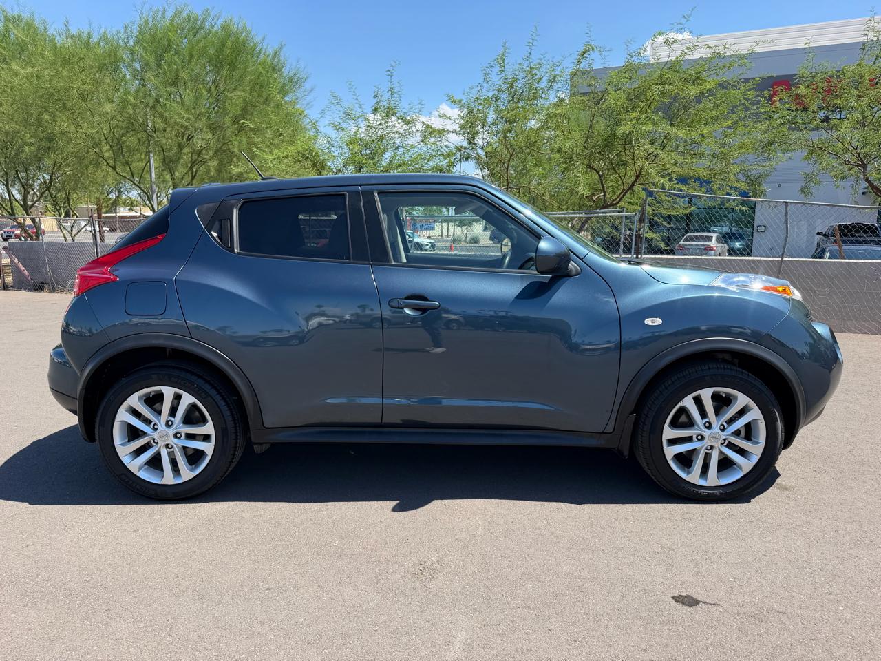Nissan Juke S FWD 2012