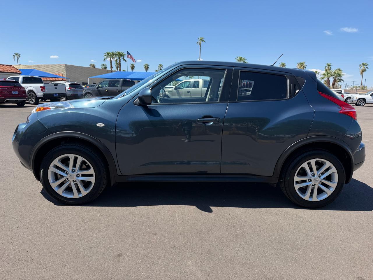 Nissan Juke S FWD 2012