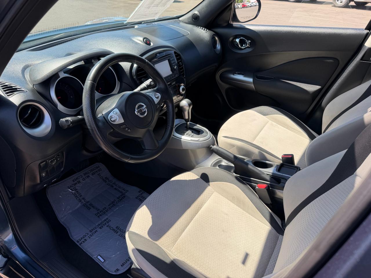Nissan Juke S FWD 2012
