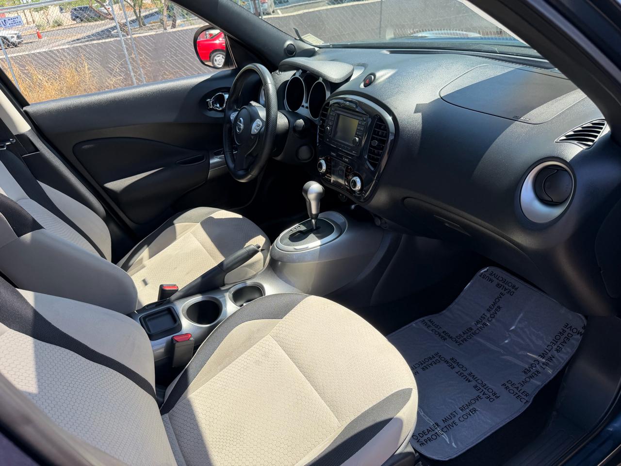 Nissan Juke S FWD 2012