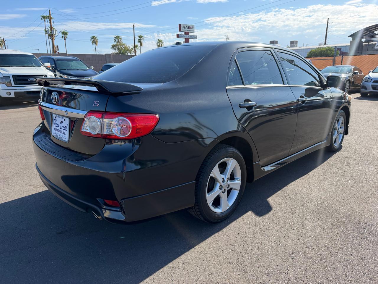 Toyota Corolla S 5-Speed MT 2012