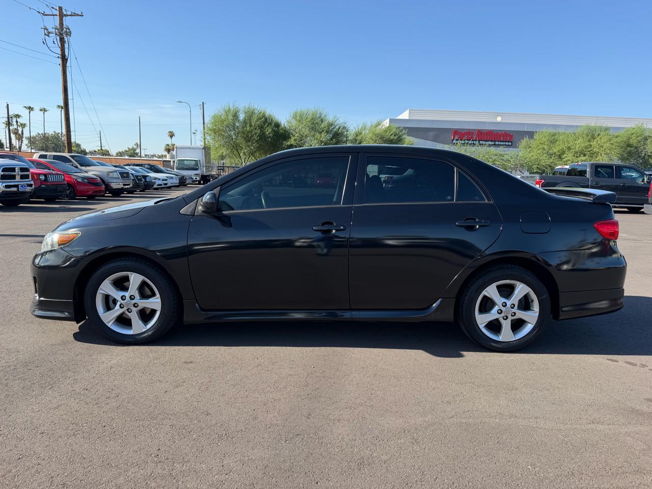 Toyota Corolla S 5-Speed MT 2012