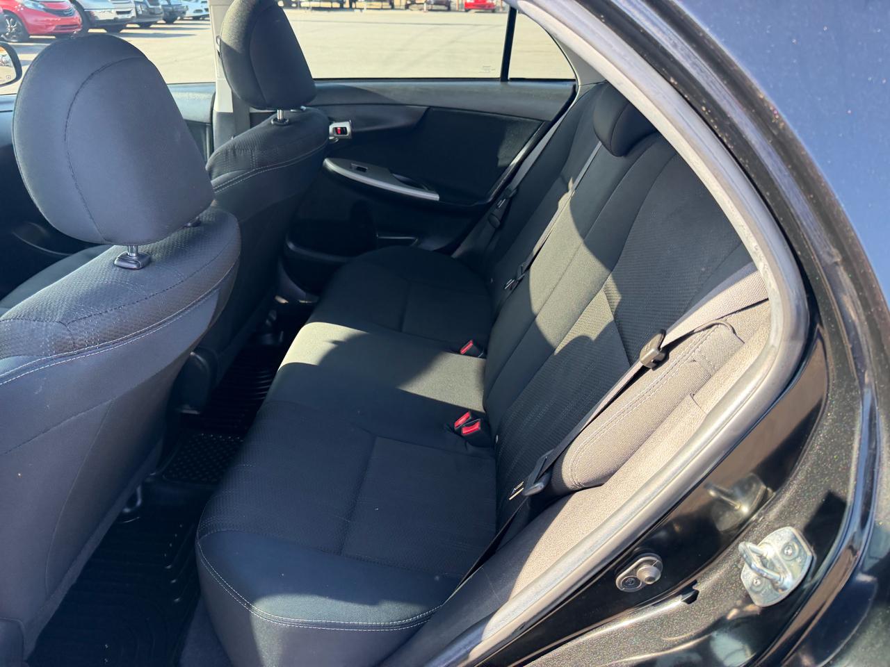 Toyota Corolla S 5-Speed MT 2012