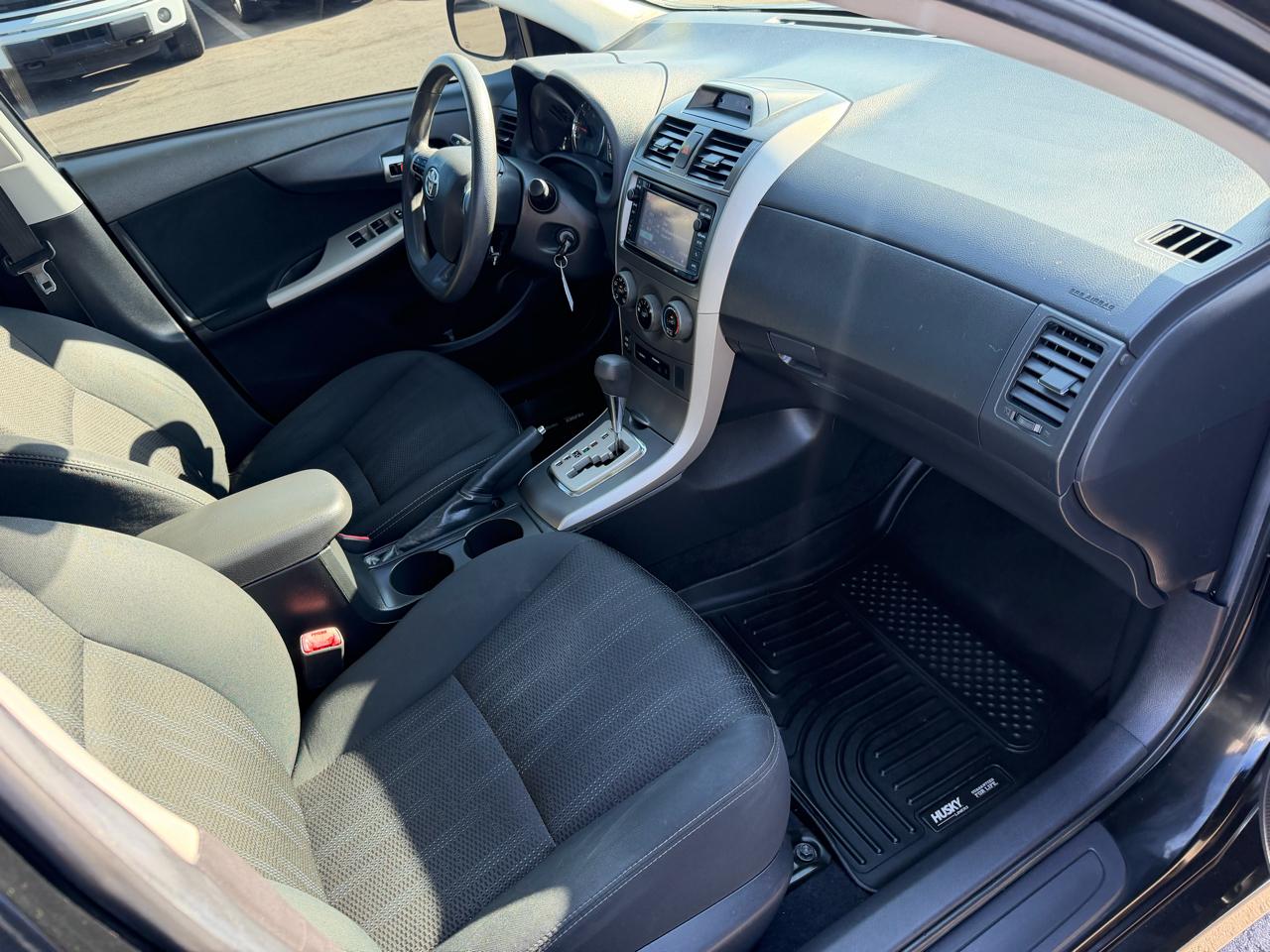 Toyota Corolla S 5-Speed MT 2012