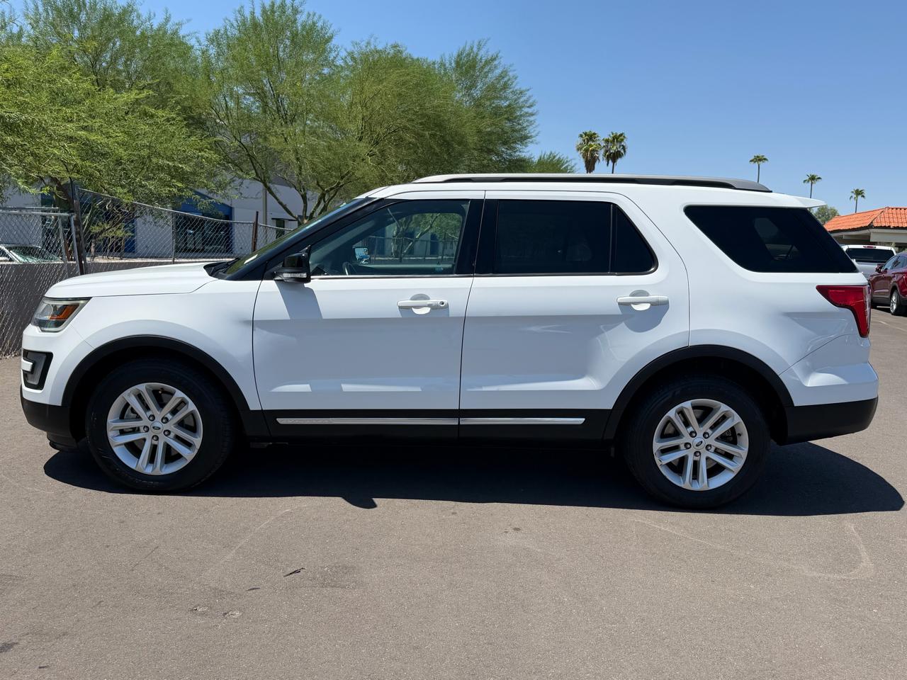 Ford Explorer 4dr 114" WB XLT 2017