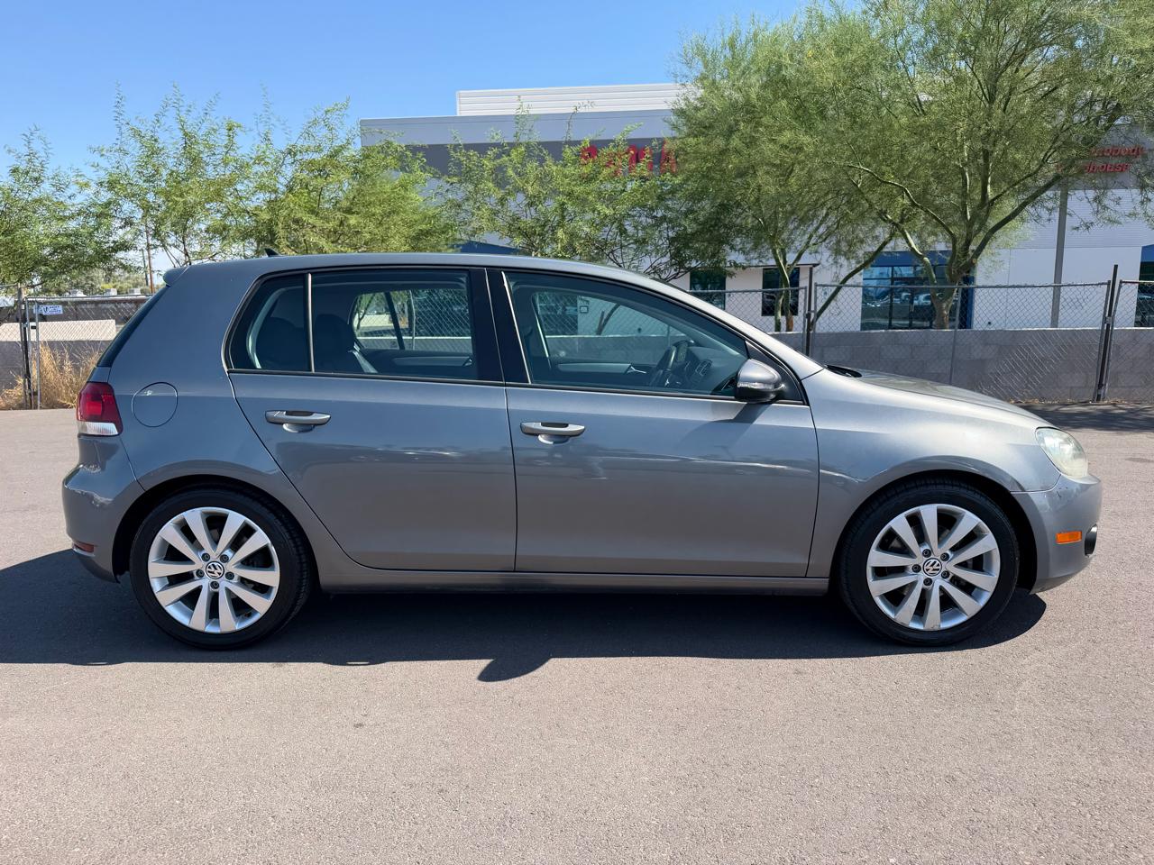 Volkswagen Golf 2.0L TDI w/Tech Package 4 Door 2012