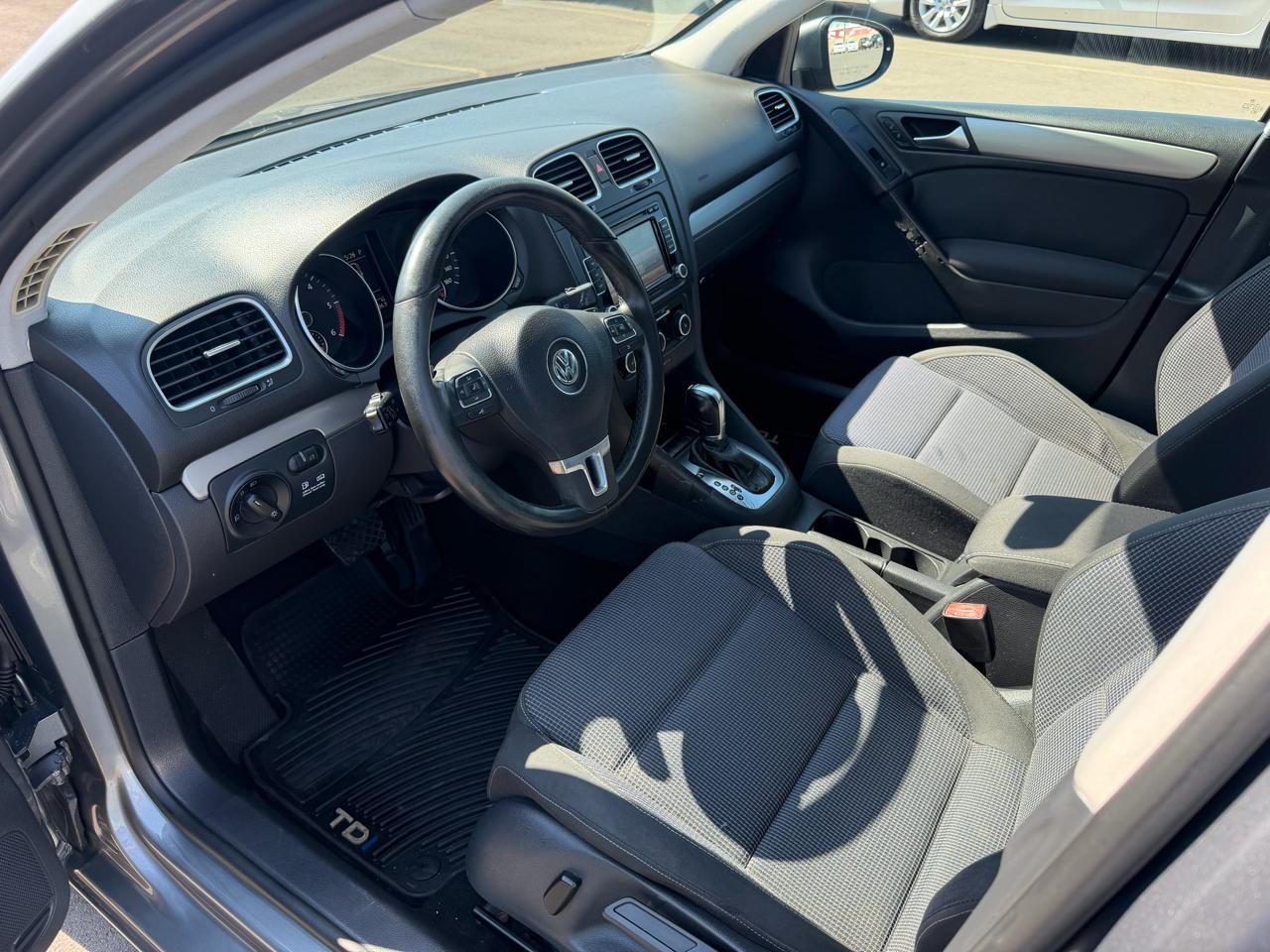 Volkswagen Golf 2.0L TDI w/Tech Package 4 Door 2012
