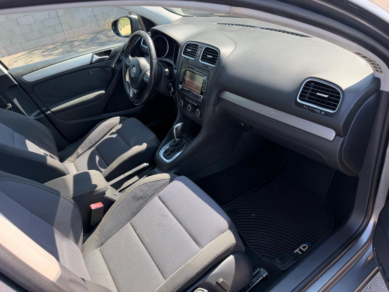 Volkswagen Golf 2.0L TDI w/Tech Package 4 Door 2012