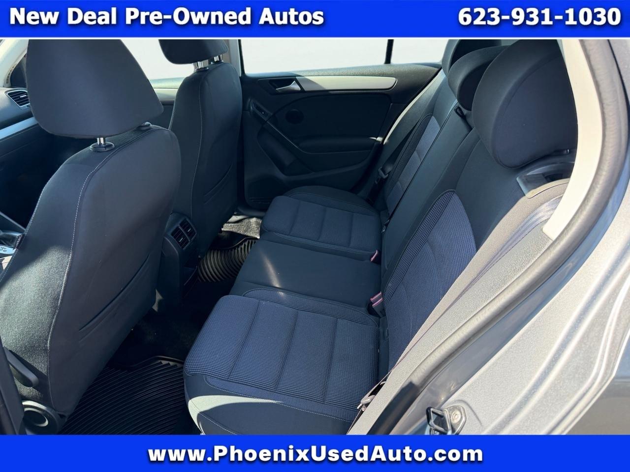 Volkswagen Golf 2.0L TDI w/Tech Package 4 Door 2012