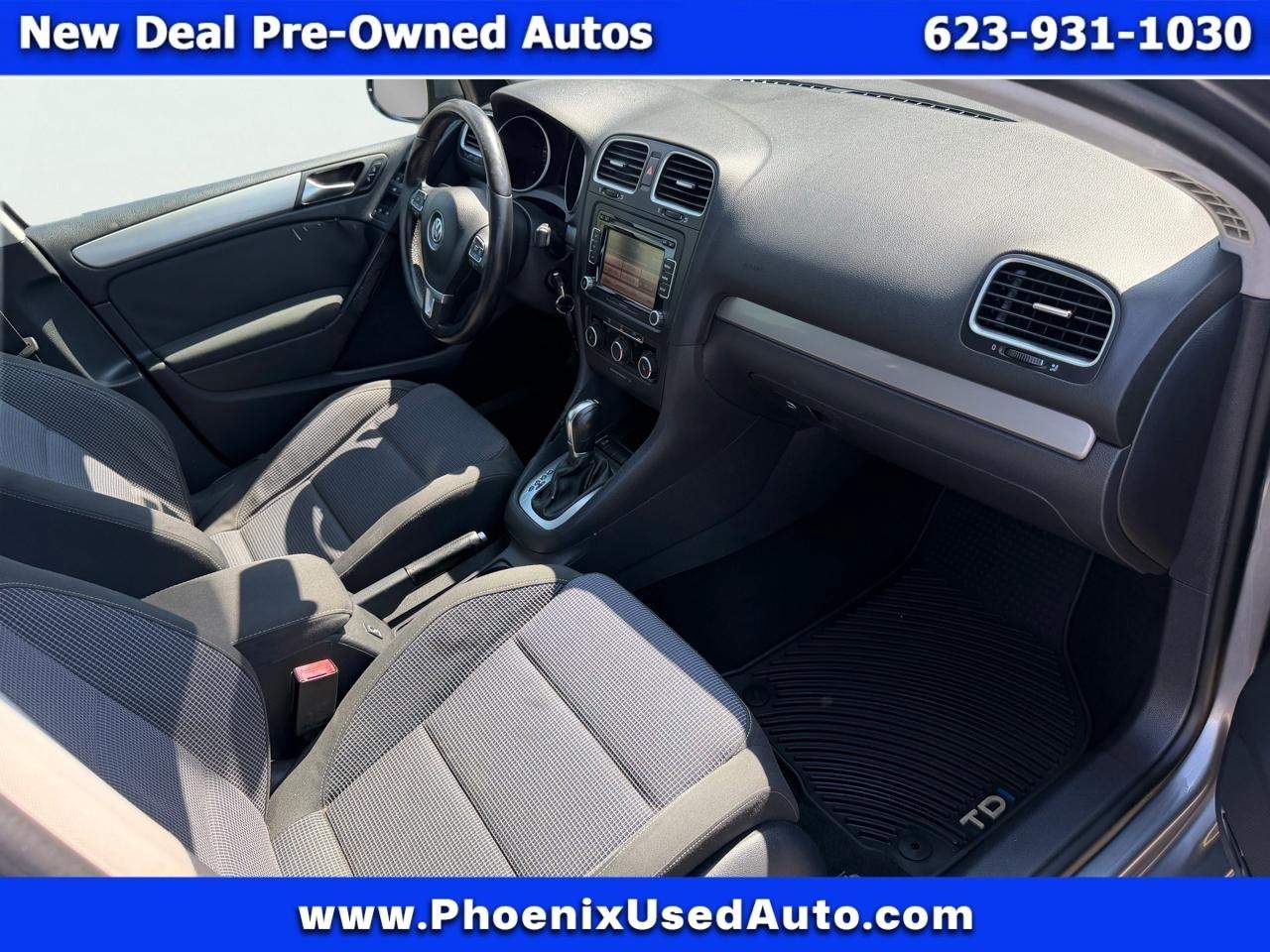 Volkswagen Golf 2.0L TDI w/Tech Package 4 Door 2012