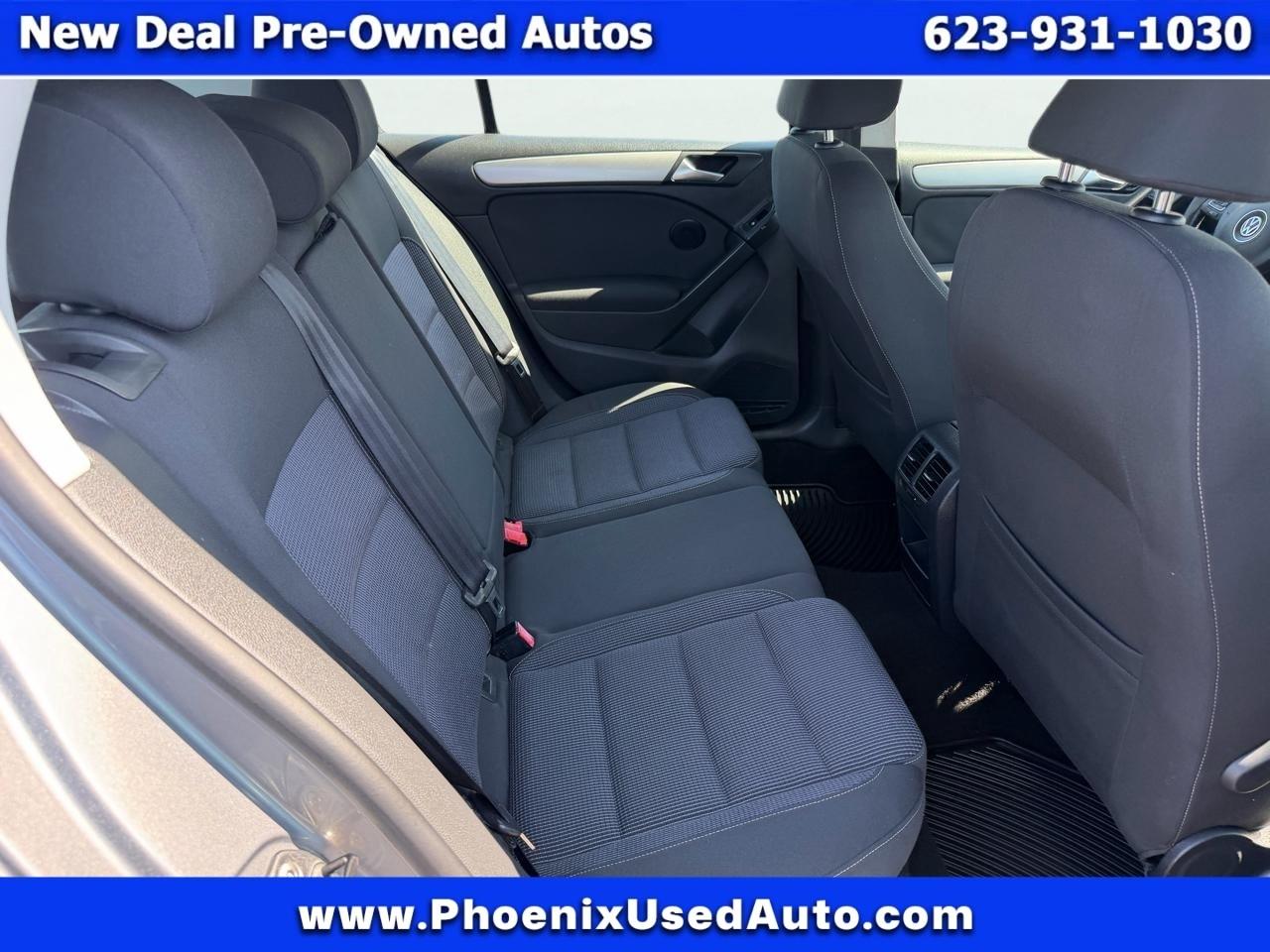 Volkswagen Golf 2.0L TDI w/Tech Package 4 Door 2012