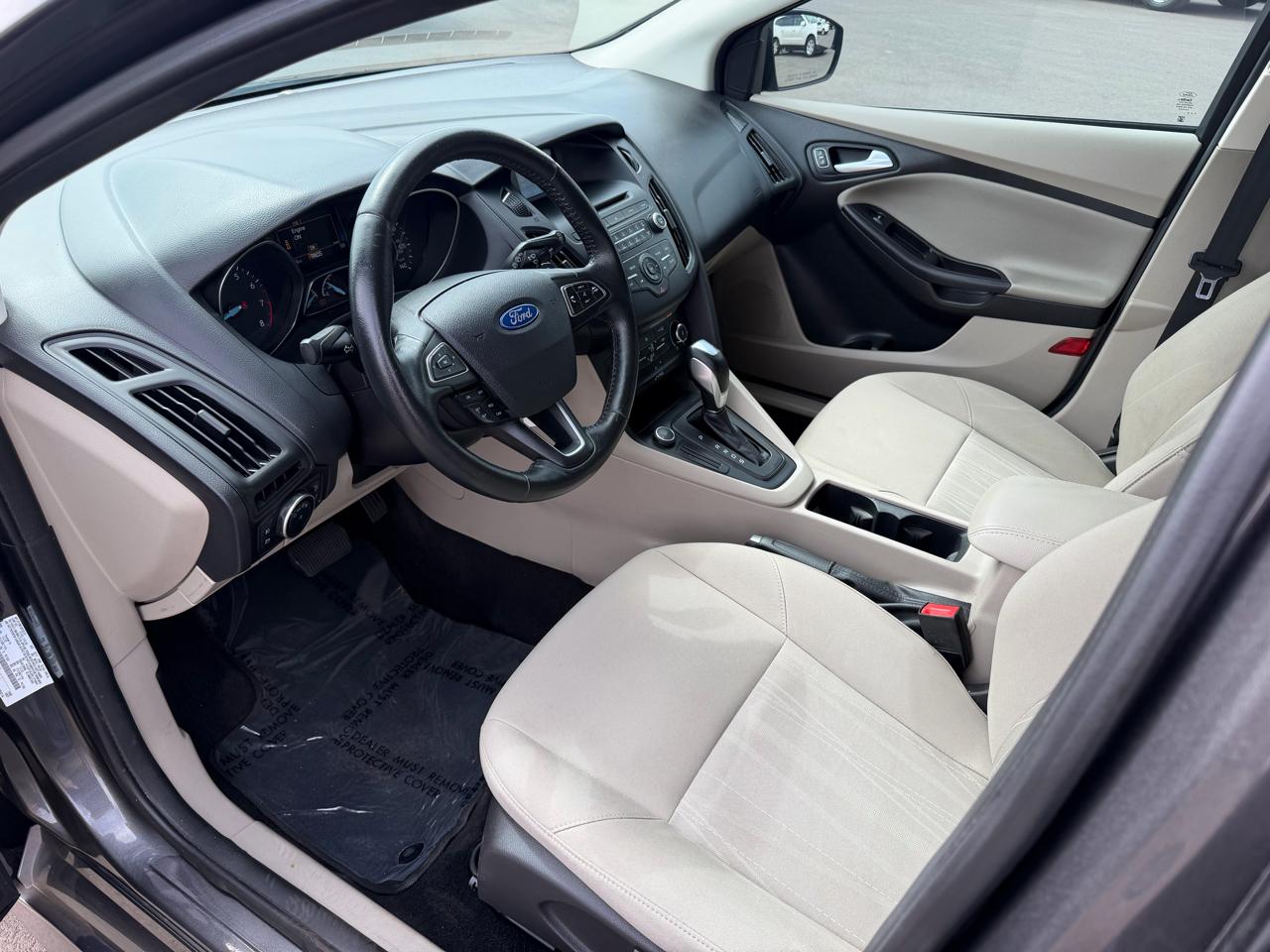 Ford Focus SE Hatch 2015