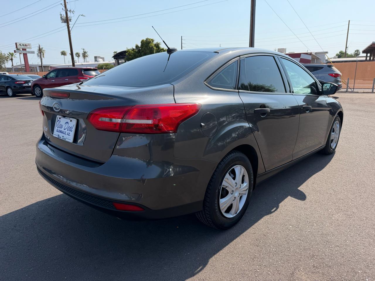 Ford Focus S Sedan 2017