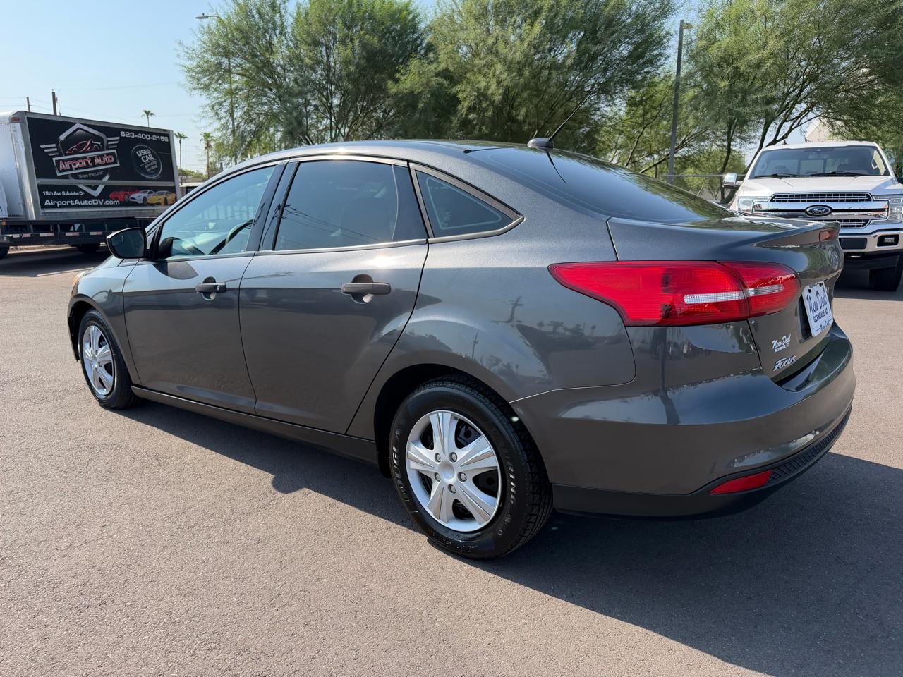 Ford Focus S Sedan 2017