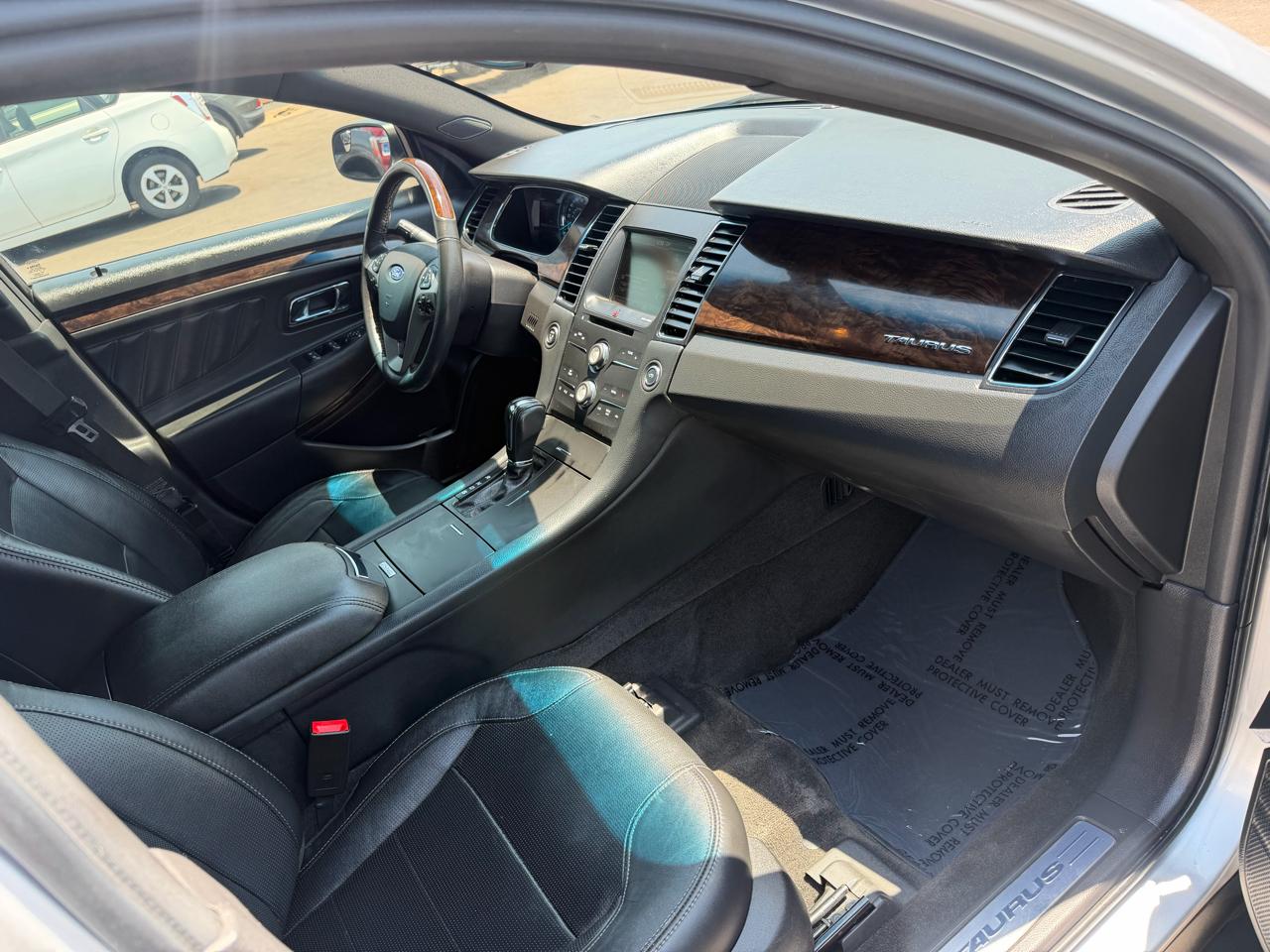 Ford Taurus Limited FWD 2015
