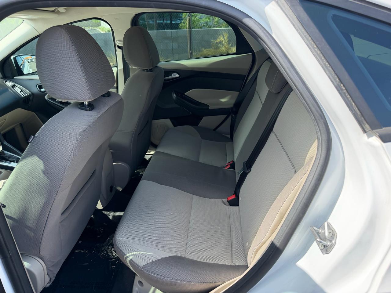 Ford Focus SE Sedan 2014