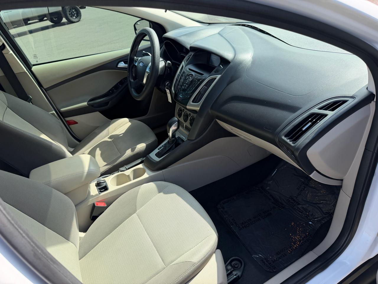 Ford Focus SE Sedan 2014