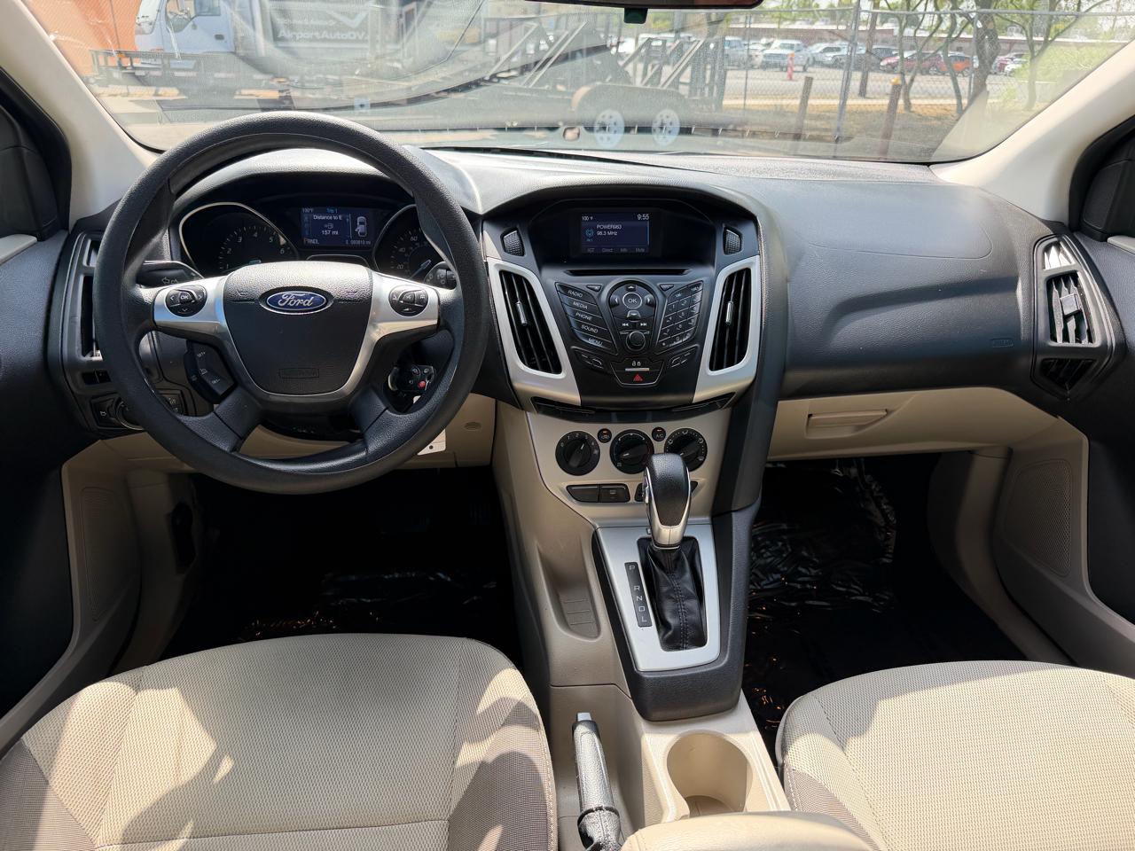 Ford Focus SE Sedan 2014