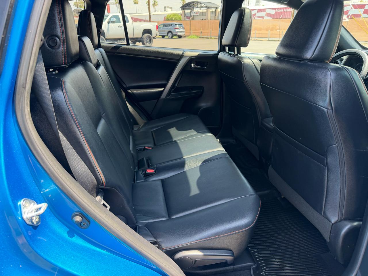 Toyota RAV4 SE 4WD 2017