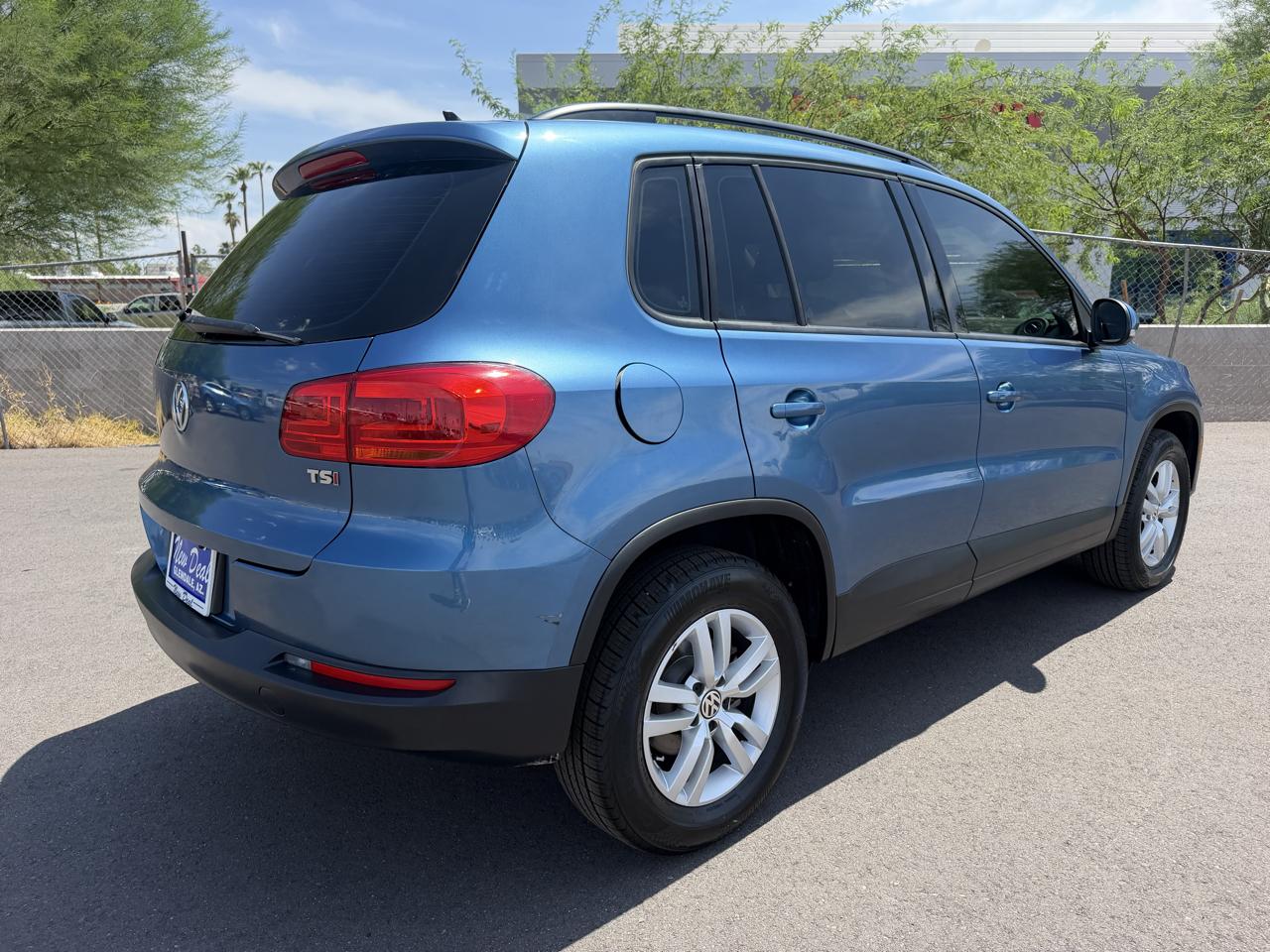 Volkswagen Tiguan S 2017