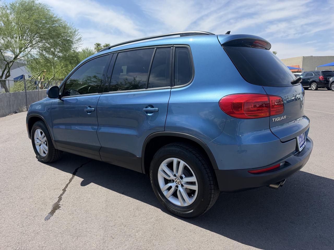 Volkswagen Tiguan S 2017