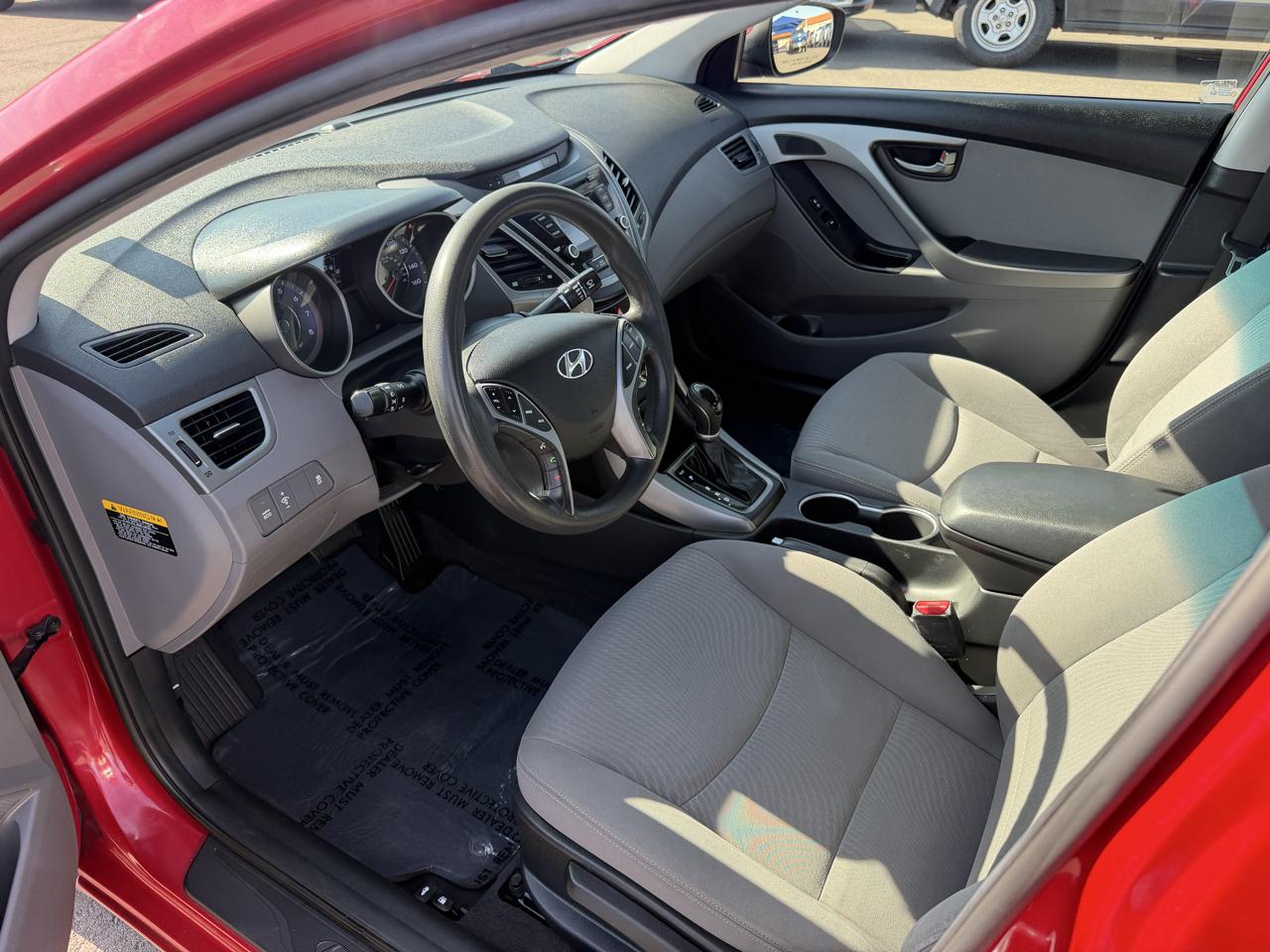 Hyundai Elantra SE 6AT 2015